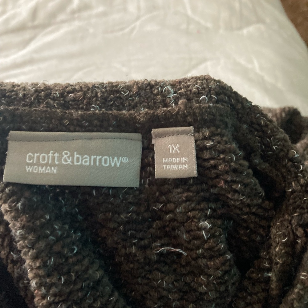 Croft and Borrow Womens Plus Sized Sweater